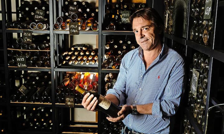 Silvio DenzGründer und Mehrheitsaktionär Lalique GroupDenz besitzt weltweit 31 Lalique-Boutiquen. Die Edelmarke gehört unter das Dach von Art & Fragrance (A&F). Diese Firma kotierte er 2007 an der Berner Börse. Vor ein paar Monaten hat Denz Art & Fragrance in Lalique Group umgetauft. Das Unternehmen hält er fest in seiner Hand: Er ist Präsident, besitzt 85 Prozent der Aktien.Lionel Flusin