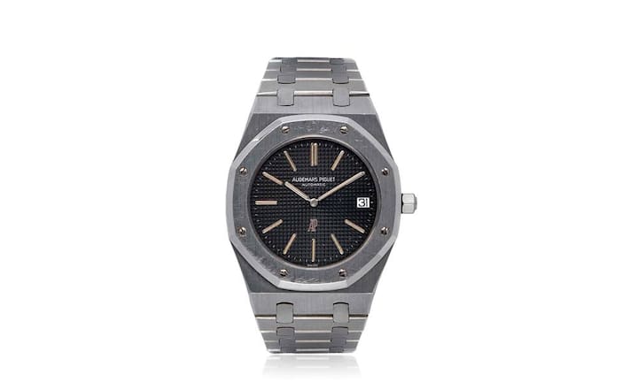 AP Royal Oak Die seltsam eckige Lünette mit sichtbaren Schrauben schreckte die Käuferschaft von Audemars-Piguet-Uhren bei der Lancierung 1972 ab. Erst als Fiat-Chef Gianni Agnelli zwei Jahre später regelmässig mit der Uhr am Handgelenk in Erscheinung trat, ging es mit der Royal Oak aufwärts. Jeder Vintage-Klassiker braucht einen prominenten Träger oder eine aussergewöhnliche Story.Bilder: Getty Images