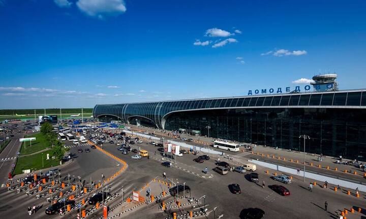 Bei den Flughäfen, die jährlich 20 bis 40 Millionen Passagiere transportieren, ist Moskau Domodedovo Schlusslicht was die Länge der Wege angeht: Passagiere müssen hier bis zu 20 Minuten Gehzeit von der Sicherheitskontrolle bis zum Gate einplanen. Dies ergibt eine Untersuchung der Reisesuchmaschine www.KAYAK.ch.Moscow Domodedovo Airport