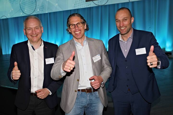 Thomas Koch, Head of IoT, Post CH AG; Tobias Stähle, Sales Director SCM, Oracle Deutschland B.V. & Co. KG; Martin Bürki, Country Manager Switzerland & FL, Ericsson AG