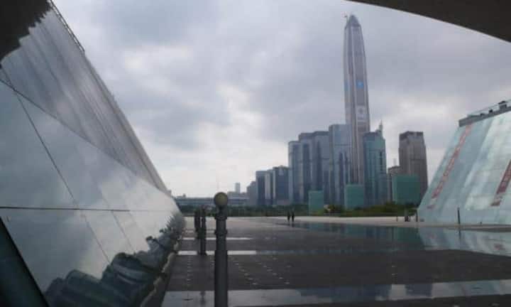 2016 wurde das Ping An Finance Center in Shenzhen vollendet. Laut dem Architekturbüro Kohn Pedersen Fox beträgt die Endhöhe 600 Meter. Ursprünglich hätte eine 60 Meter hohe Antenne auf der Spitze das Haus zum höchsten von ganz China machen sollen. 
Gabriel Knupfer/HZ