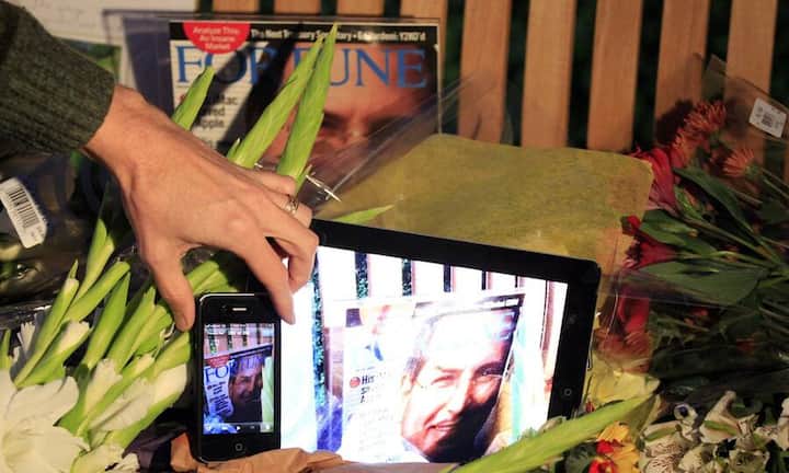 Am Apple-Hauptquartier in Cupertino stehen Erinnerungsstücke.