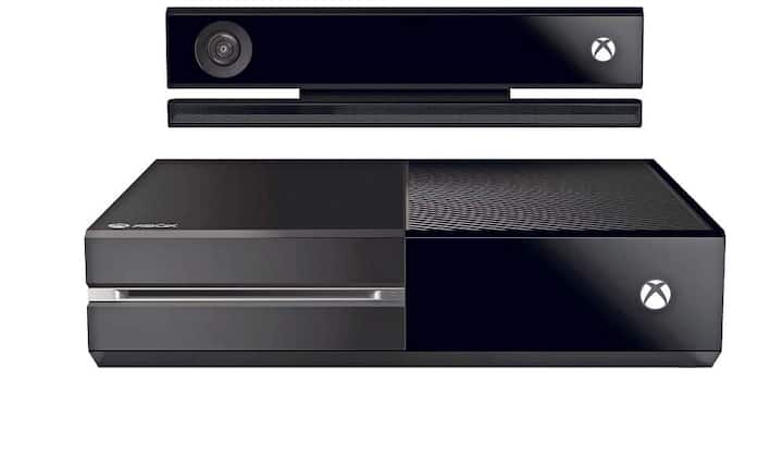 Die neue Konsole von Microsoft erscheint mit einer Verzögerung von fast einem Jahr nun auch in der Schweiz. Die Xbox One ist in mehreren Ausführungen erhältlich. Das Gute an der Verspätung: Gamer haben bis jetzt nichts verpasst. Denn seit der US-Lancierung im letzten Herbst sind neue Funktionen zum Abspielen von Medien entwickelt worden und interessante Titel, wie das Rennspiel Forza Horizon 2, erscheinen erst jetzt. Microsoft Xbox One 499 Franken