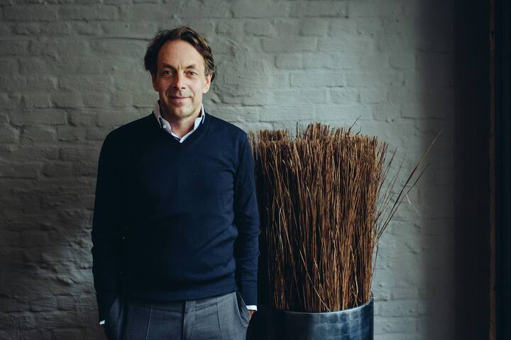 Der Schweizer Investor Klaus Hommels im Portrait in seinem Büro in der Münzstr. 15 in Berlin Mitte. Aufgenommen am 09.10.2017 in Berlin.