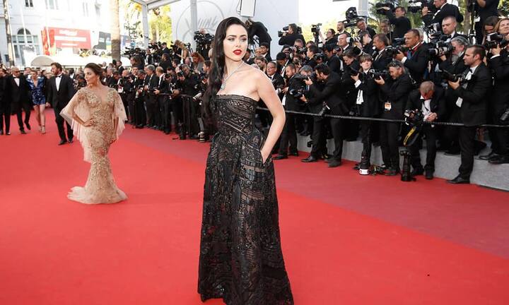 DigitalKristina Bazan, 23 Jahre, 2–5 Millionen FrankenMit ihrem Modeblog Kayture ist die Genferin ein Star in der Fashionszene. Allein auf Instagram zählt sie 2,4 Millionen Follower. Endgültig zur Stilikone wurde sie, als «Forbes» sie zur zweiteinflussreichsten Person in der Kategorie «Art & Styles» kürte. Pro Post soll die Branche 5000 bis 20 000 Dollar springen lassen. Jährlich dürfte sie auf einen höheren sechsstelligen Betrag kommen. Keystone