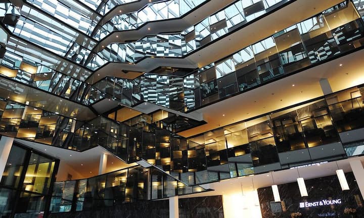 Platz 5: Ernst & Young hat wie sein Mitbewerber PricewaterhouseCoopers fünf Plätze gut gemacht.