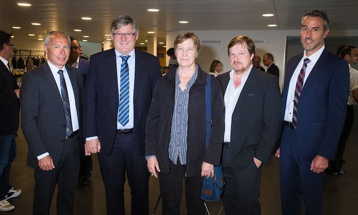 Markus Raemy, Senior Kundenberater, Raiffeisen Schweiz;
Paul Häring, Partner, AWR;
Monika Kühni, Inhaberin, Holzbau Kühni AG;
Ernst Kühni, Inhaber, Holzbau Kühni AG;
Rolf Brechbühl, Leiter Regionalzentrum Firmenkunden Bern, Raiffeisen Schweiz