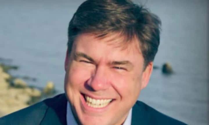 Trumps erster Kommunikationsdirektor im Weissen Haus, Mike Dubke nimmt Ende Mai den Hut - «aus persönlichen Gründen», wie er erklärt. Näher äussern sich weder Dubke noch das Weisse Haus zu den Hintergründen. Zunächst macht Sprecher Sean Spicer seinen Job mit, später soll ihm ein Mann namens Anthony Scaramucci folgen.