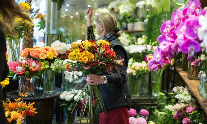Das blühende Geschäft am Valentinstag*:2015 wurden in der Schweiz am Tag der Liebe 40 Millionen Franken mit dem Verkauf von Schnittblumen umgesetzt. Das sind 5 Prozent am Gesamtumsatz der Schweizer Blumenbranche von 800 Millionen Franken im Jahr 2015.*Quelle: Schweizerischer Floristenverband, Fachverband Deutscher Floristen, National Retail Federation, Capital One, Cardlytics, Realbusiness, Parship.ch