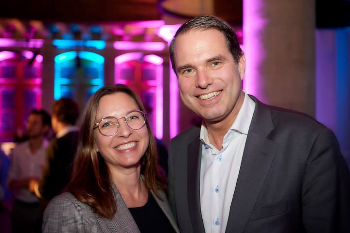 Preisverleihung des 5vor12-Preis fuer Deregulierung von StrategieDialog21 und dem Swiss Venture Club im Rathaus Bern. Nicole Herzog, Verwaltungsraetin Haufe-umantis AG,  Beat Brechbuehl, Managing Partner Kellerhals Carrard. © Adrian Moser / Bilanz