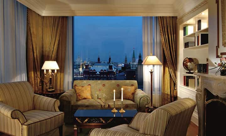 Im Ritz-Carlton Hotel in Moskau bekommt der Gast für 15'800 Franken nicht nur die beste Suite sondern auch die traumhafte Aussicht auf den Roten Platz.