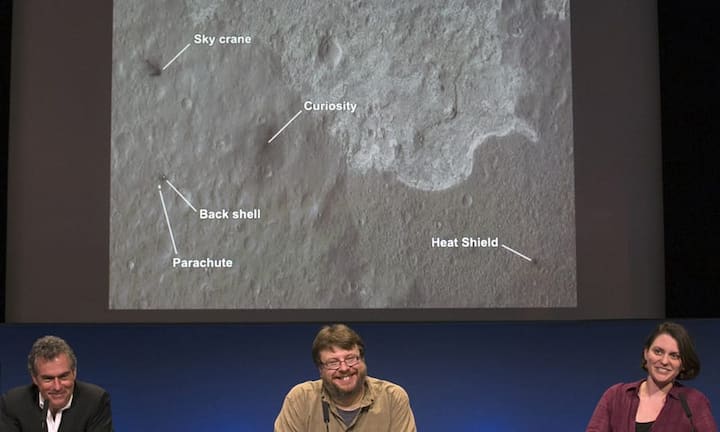 2,5 Milliarden Dollar kostet das Curiosity-Projekt auf dem Mars - und bereits wird die US-Weltraumbehörde Nasa auf Basis der Kosten/Nutzen-Diskussion kritisiert. Mit Apples Börsenwert könnten nicht nur diese Diskussionen aus dem Raum geschafft, sondern gleich 239 weitere Projekte in dieser Grössenordnung finanziert werden.