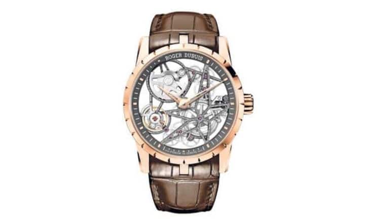 Roger Dubuis - Voll transparent
Excalibur Automatique Squelette: 2015 wird bei der Genfer Manufaktur alles schlanker - und transparent. In diesem Miniatur-Meisterwerk fürs Handgelenk sind sämtliche Flächen der 167 Bestandteile des automatischen Skelettkaliber individuell bearbeitet. Gehäse und Lünette vermitteln einen spektakulären 3D-Effekt. Grösse: 42 Millimeter / Gehäuse: Roségold