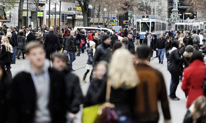 Netter Weihnachtsbonus: Würde das Vermögen der 300 Reichsten auf die Bevölkerung der Schweiz aufgeteilt, erhielte jeder Einwohner 71'685 Franken bar auf die Hand.