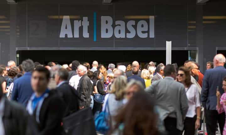 Weniger bekannt ist die führende Rolle der Schweiz im Kunstmarkt. Die Art Basel gilt als international federführend. Keine andere Messe verkauft mehr hochkarätige Kunst als dieses Luxuswarenhaus für Kunst.