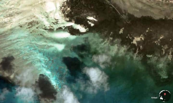 Inselstaat Kiribati im Pazifik. Das Landesgebiet erstreckt sich über eine Vielzahl an Inseln nördlich und südlich des Äquators.