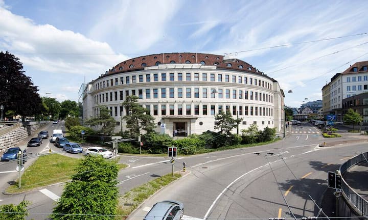 Die Rangliste bei den Mitgliedern mit Bachelor-Abschluss wird von St. Gallen angeführt (12,1 Prozent). Bereits auf Rang zwei folgt die ehemalige Industriestadt Winterthur. Am Standort der Zürcher Hochschule für Angewandte Wissenschaft ZHAW (Bild) hat jeder zehnte (9,9 Prozent) der Xing-Mitglieder einen Bachelor-Abschluss. Keystone