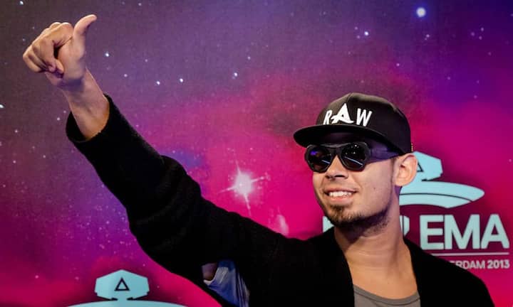 Rang 6: Afrojack (26) mit 22 Millionen US-Dollar.
Der Künstler Nick van de Wall ist ein in Holland ein gefeierter House-DJ. Neben den Auftritten verbesserten Sponsoringverträge mit Nike und G-Star Raw sein Einkommen.