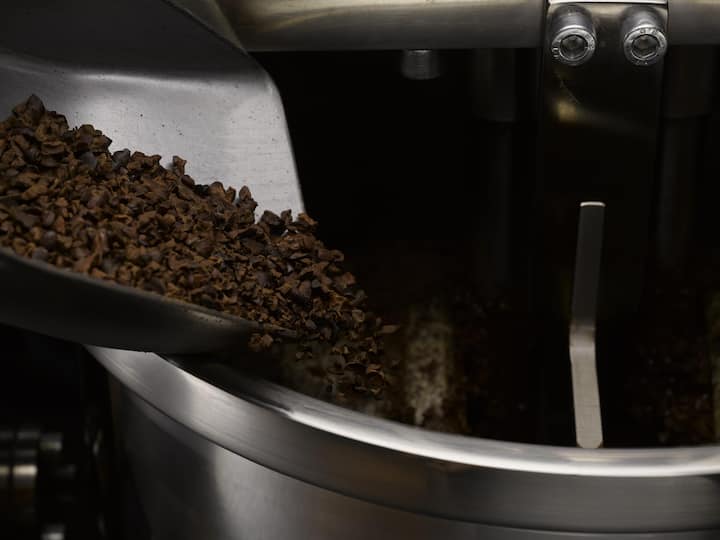 5. broyage et affinage - ORFEVE Manufacture Suisse de Cacao et Chocolat - photo diode SA Denis Hayoun_3.tif