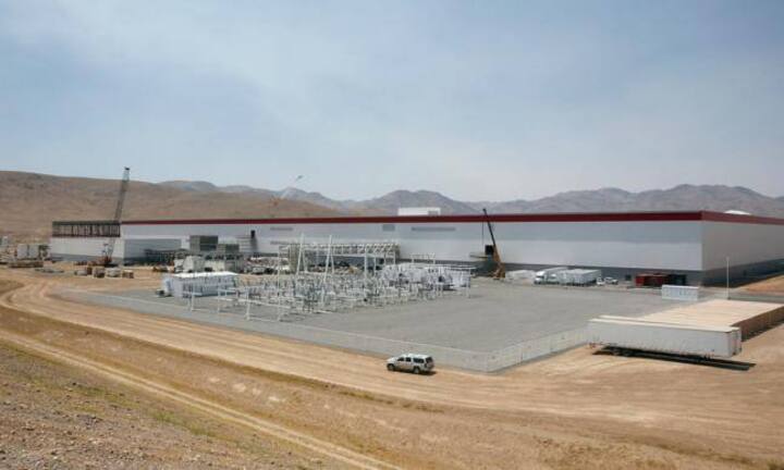 Die Fabrik soll sich im Endausbau über eine Fläche von etwa 1000 Football-Felder erstrecken.