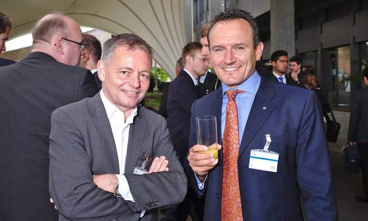 Thomas Sieber, VR-Präsident, Salt.;
Achim Freyer, General Manager, Dell (Schweiz) SA