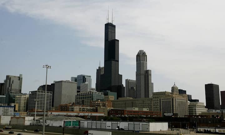 In der nordamerikanischen Grossstadt Chicago sind Wohnungen erstaunlich erschwinglich. Ein gelernter Arbeiter aus dem Dienstleitungssektor kann sich eine 60-Quadratmeter-Wohnung schon nach 2,27 Jahren leisten.