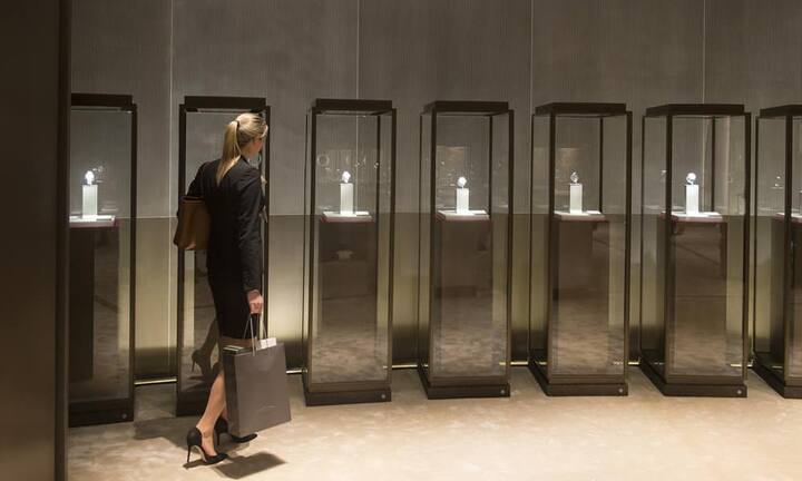 Am 25. Salon International de la Haute Horlogerie (SIHH) zeigten die Hersteller hochwertiger Uhren ihre Produkte auf 40'000 Quadratmetern Ausstellungsfläche in Palexpo-Liegenschaften in Genf. Zugang zum SIHH erhielten nur Fachbesucher, die von den Uhrenmarken eingeladen werden.