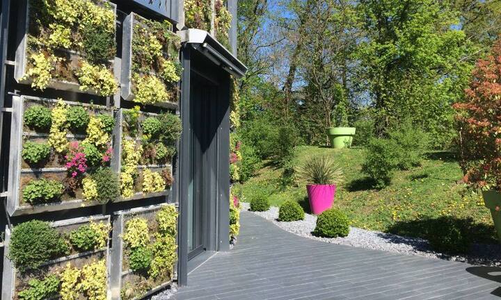 Alle Zimmer bieten einen eigenen Gartenplatz.