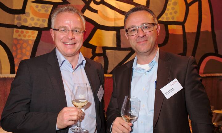 Beat Vanza, Business Administration SOL, Siemens Switzerland Ltd.;
Stephan Ehrsam, CFO, Swiss Finance & Property