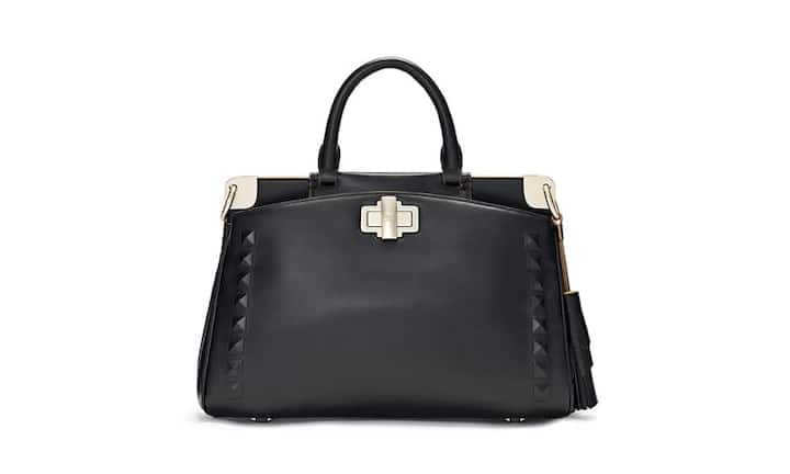 Raumwunder: Navyboot Diese Businesstasche namens Coucous Satchel Bag biete viel Platz für Unterlagen und Persönliches. Am Henkel oder über der Schulter tragbar. Auch in Beige erhältlich. Preis 499 Franken