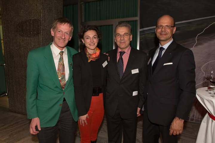 Die vier Redner: Urs Ackermann, ZKB;  Dagmar Laub-Gall, Raiffeisen Schweiz; Martin Somogyi, Bank Julius Bär & Co. AG; Simon Roth, Bank Pictet & Cie.