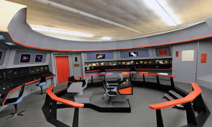 Star Trek: Im Raumschiff Enterprise spielte sich vieles auf der Kommandobrücke ab.