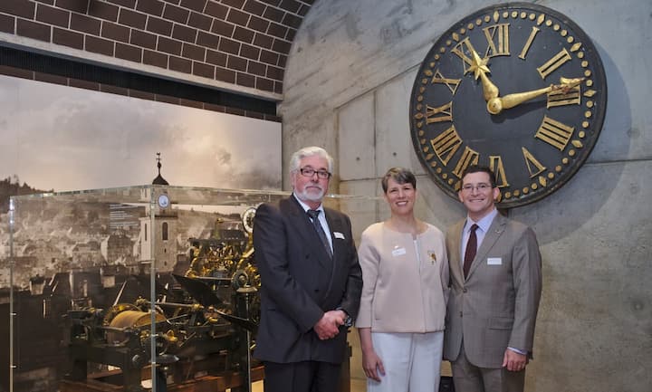 Ludmil Georg Raytchev, Chairman & CEO, QinetiQa Holding AG;
Suzi LeVine, USA-Botschafterin für die Schweiz und Liechtenstein;
Eric LeVine