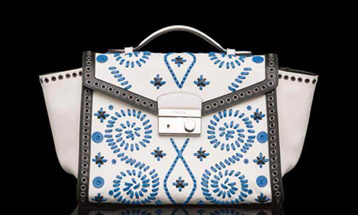 Die Prada Flap Bag ist für Nel-Olivia ein weiteres Must-have in dieser Saison Hersteller