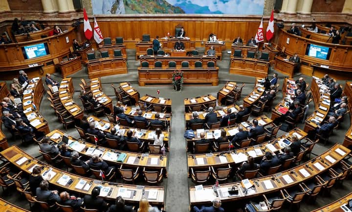 Parlamentsvertretern wird schon weniger vertraut: Elf Prozent glauben, dass es dort oft nicht mit rechten Dingen zugeht.