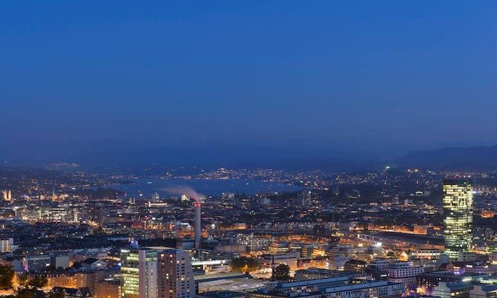 Minus 1,1 Prozent betrug die Inflation der Schweiz 2015 – der tiefste Wert seit den dreissiger Jahren. Andere Notenbanken bekämpfen die zu tiefe Inflation  massiv, nicht so die SNB.