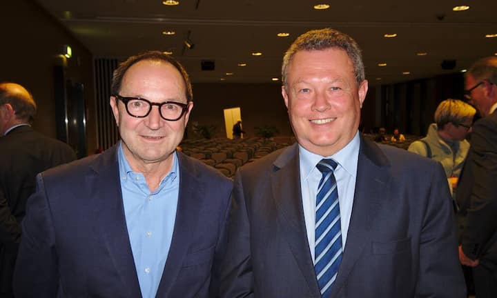 Werner Nuber, Stiftungsratspräsident, SBB Historic;
Urs Gasche, VRP, BKW Bilder:Markus Senn