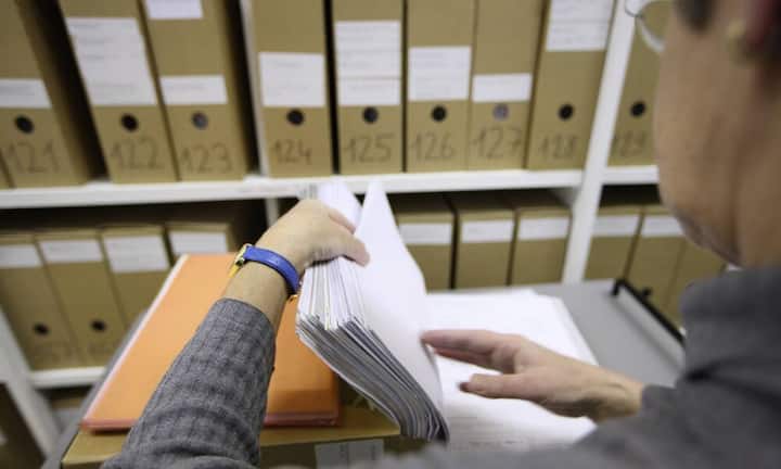 Platz 12: Öffentliche Verwaltung Der Sinn der Arbeit hat viel mit dem Image des Unternehmens zu tun und eine Stelle bei der öffentlichen Verwaltung ist nicht unbedingt attraktiv. Sinn-Index: 5,3