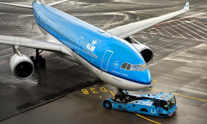 KLM
Wein: 1'327'500 Liter
Bier: 930'000 Liter
Champagner/Sekt: 75'000 Liter