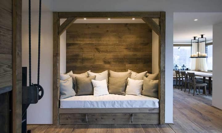 In der Wohnung wird man von einem aussergewöhnlich gestaltetem Entree in Empfang genommen.