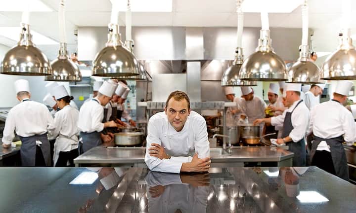 «Bilanz» hat das «Who is who»  der Schweizer Wirtschaft ermittelt. Die wichtigsten Personen im Bereich Touristik und Gastronomie:Daniel Humm: Er gilt als der beste Koch der USA und rangiert auf der San-Pellegrino-Liste der weltbesten Restaurants auf Platz fünf: Der Aargauer Daniel Humm.