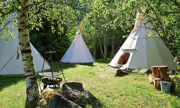 … über traditionell indianische Zelte (Tipi)…