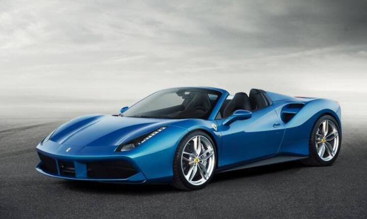 Ferrari 488 SpiderFerrari plant, die Spider-Version des 488 GTB vorzustellen. Der offene Sportwagen wird mit dem gleichen 661 PS starken Mittelmotor ausgestattet sein wie die Coupé-Version und über ein versenkbares Dach verfügen.