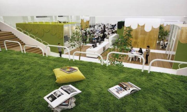 TBWA Hakuhodo: Die Werbeagentur TBWA Hakuhodo in Tokio liess in den Büros sogar Rasenflächen verlegen: Dadurch sollen Angestellte den Kontakt zur Natur nicht verlieren.