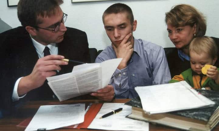 Mit einem Anteil von 8,7 Prozent an den jährlichen Ausgaben sind die Versicherungen noch hinter …