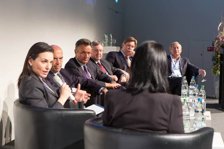 Olga Kefalogianni, Tourismusministerin Griechenland; Ian Goldin, Director Oxford Martin School University; Michael Frenzel, Chairman TUI; Marthinus van Schalkwyk, Minister of Tourism, South Africa; Martin J. Craigs, CEO, Pacific Asia Travel Association; Anita Mendiratta, Moderatorin (von hinten); Samih Sawiris, Chairman, Orascom Development Holding
