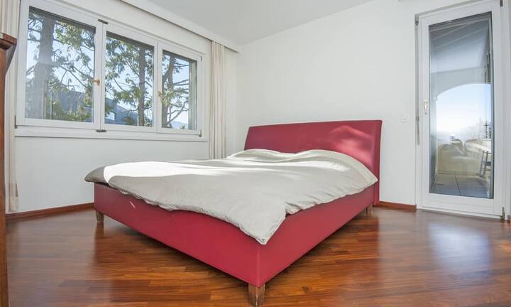 4 Schlafzimmer und 4 Badezimmer verteilen sich in der Wohnung.