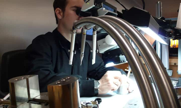 Simon (Schweiz), Graveur bei Jaquet-Droz: «Ich mache hier eigentlich dasselbe wie jeden Tag.»