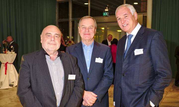 Hans-Jörg Degen, Leiter Kommunikatino, Bindella terra vite vita SA;
Rudi Bindella, Inhaber, Bindella terra vite vita SA;
Heinrich Lammer, Head Private Banking Zurich, J.P. Morgan (Suisse) SA