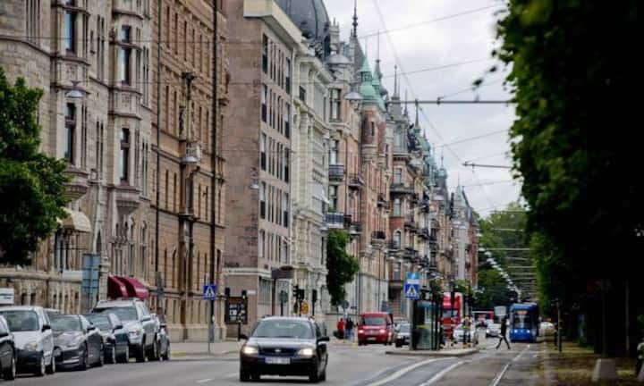 Niedrige Hypothekenzinsen begünstigen auch den Boom von Schwedens Immobilienmärkten – wie hier in Stockholm. Nun senkte die Reichsbank den Leitzins aus Angst vor einer Deflation gar von 0,75 auf 0,25 Prozent.